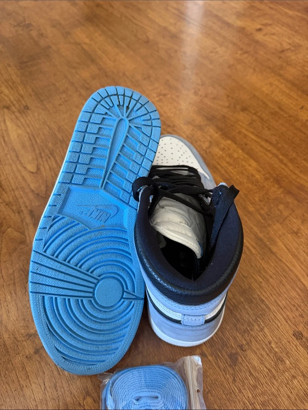 Nike Air Jordan 1 High OG - University Blue/Black/White
